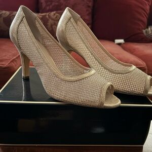 L. Miller Elegant Gold Peep-Toe Heels